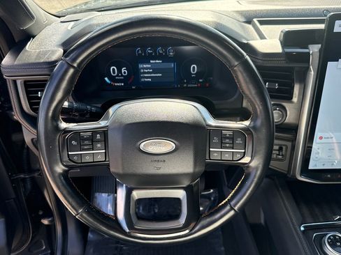 Used 2024 Ford Expedition Platinum image 16