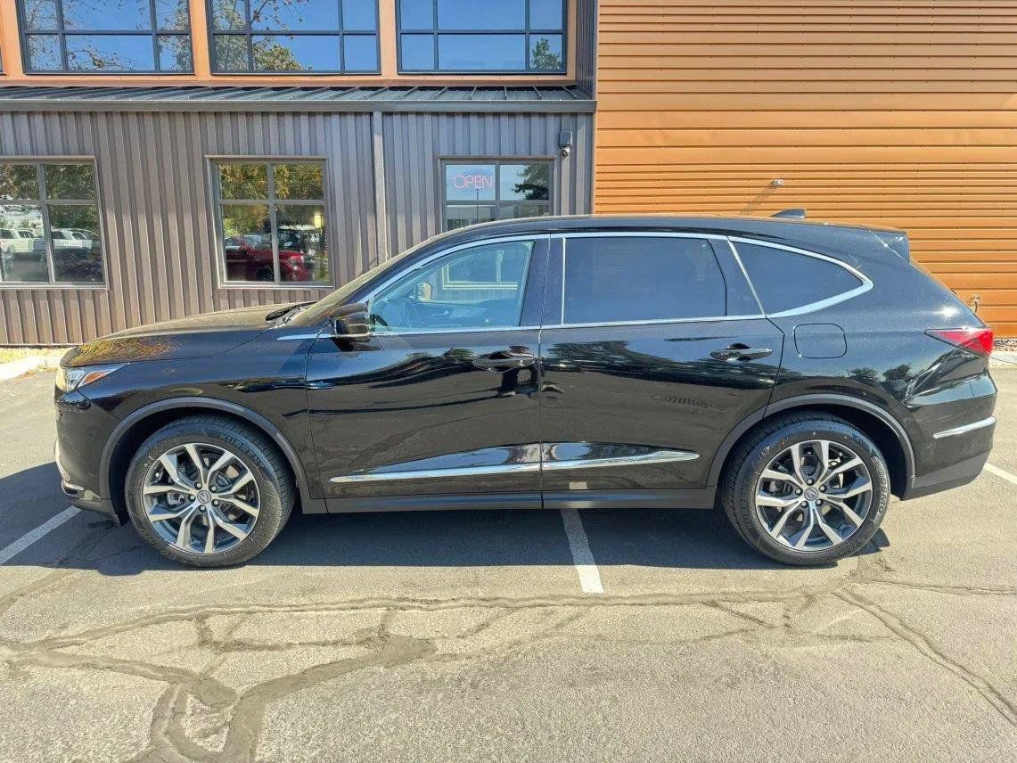 Used 2023 Acura MDX w/ Technology Package AWD/4WD image 2