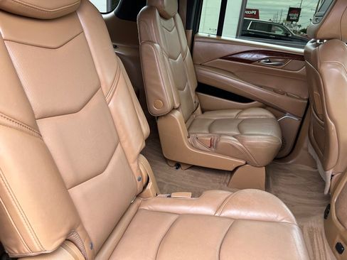 Used 2017 Cadillac Escalade ESV Platinum image 21