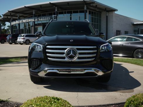 New 2025 Mercedes-Benz GLS 450 4MATIC image 2