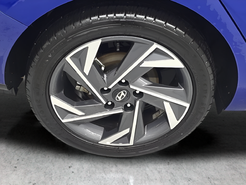 Certified 2025 Hyundai Elantra Limited FWD image 43