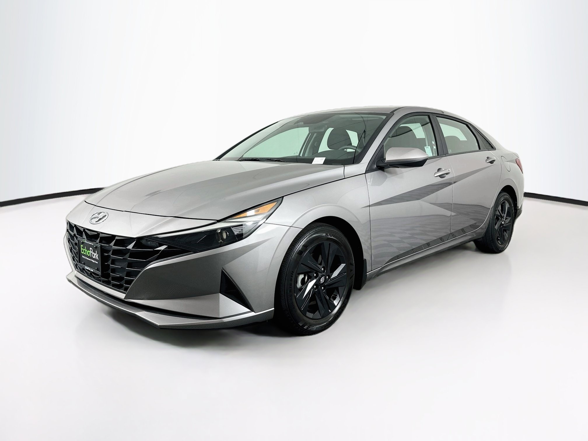 Used 2022 Hyundai Elantra SEL FWD image 3