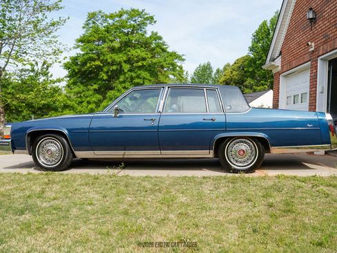 Used 1989 Cadillac Brougham RWD image 3