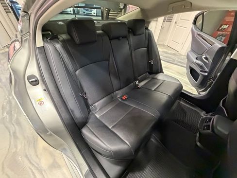 Used 2019 Lexus ES 300h 300h Luxury w/ Premium Package image 5