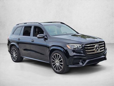 Used 2024 Mercedes-Benz GLS 450 4MATIC image 3
