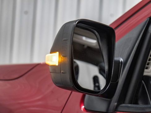 Used 2017 Nissan Titan SV image 37