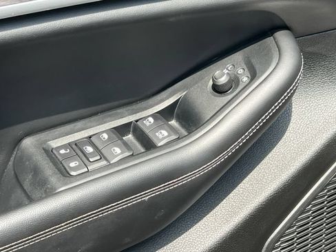 Used 2023 Jeep Grand Cherokee Limited w/ Black Appearance Package AWD/4WD image 14