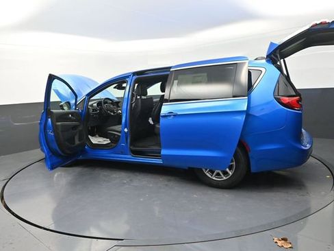New 2026 Chrysler Pacifica Select image 33