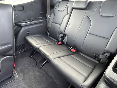 Used 2024 Kia Telluride S image 16