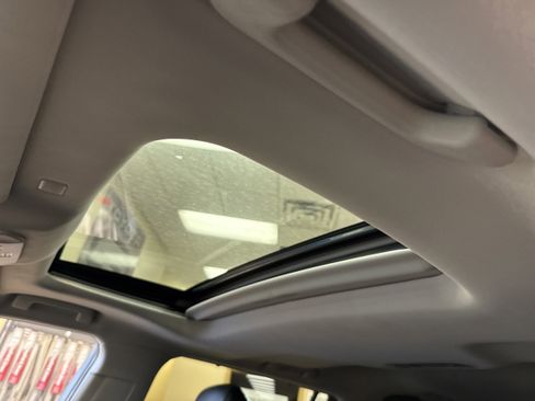 Used 2022 Toyota Highlander XLE image 6