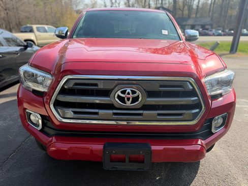 Used 2017 Toyota Tacoma Limited image 2