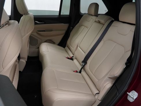Certified 2025 Jeep Grand Cherokee Limited AWD/4WD image 18