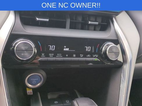 Used 2022 Toyota Venza LE image 17