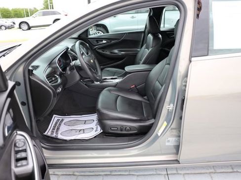 Used 2018 Chevrolet Malibu LT w/ Leather Package FWD image 14