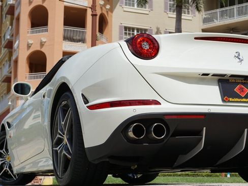 Used 2017 Ferrari California T RWD image 42