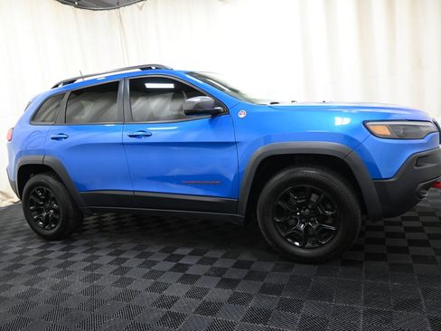 Used 2019 Jeep Cherokee Trailhawk w/ Comfort/Convenience Group AWD/4WD image 16