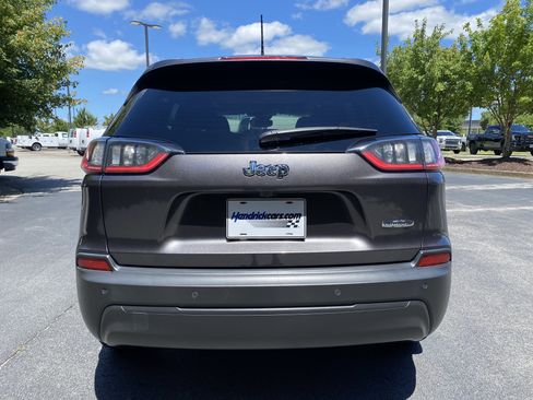 Used 2021 Jeep Cherokee Latitude Plus w/ Sun & Sound Group FWD image 8