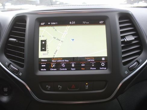 Used 2023 Jeep Cherokee Altitude Lux image 29