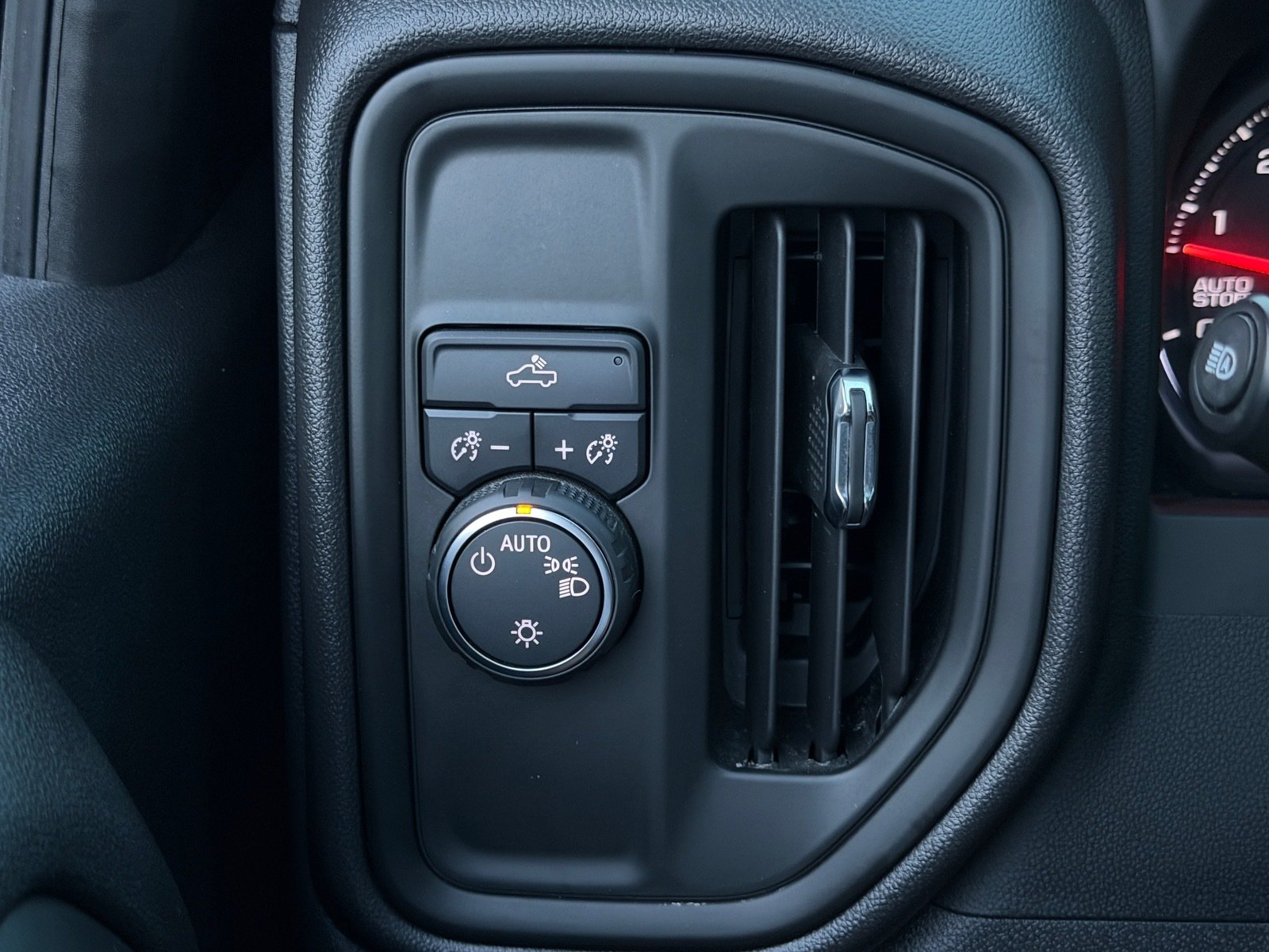 Used 2025 Chevrolet Silverado 1500 W/T RWD image 24