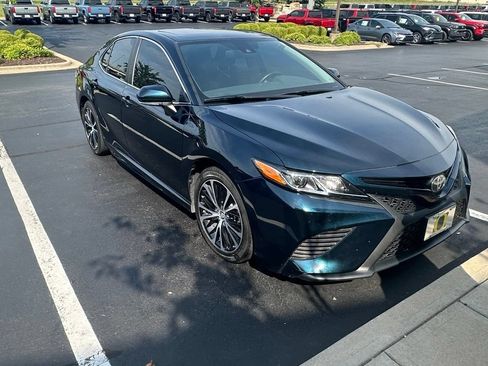 Used 2020 Toyota Camry SE w/ Convenience Package FWD image 4