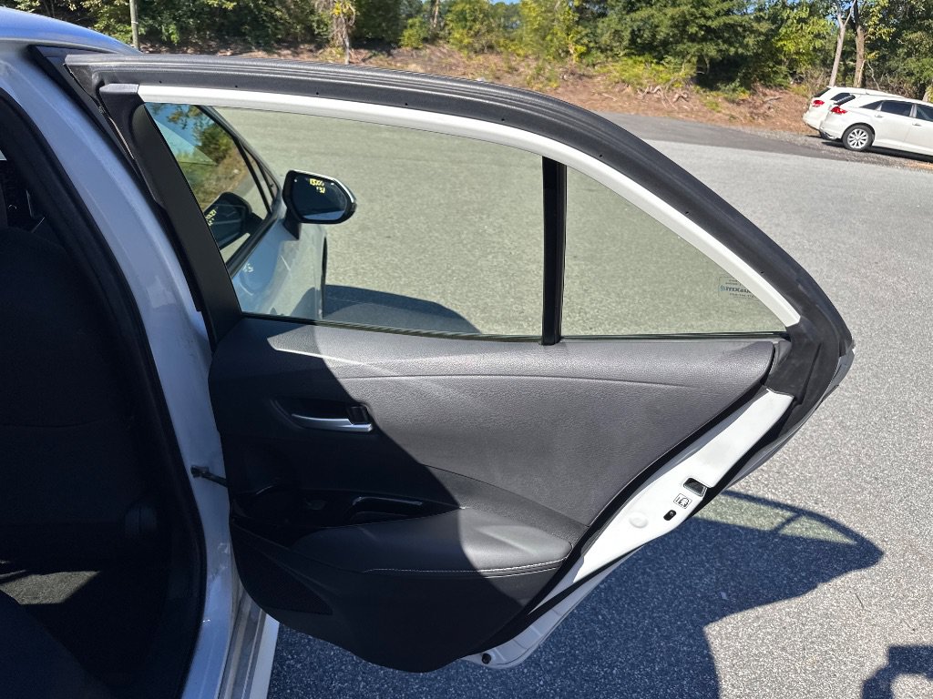 Used 2021 Toyota Corolla SE w/ Carpet Mat Package (TMS) FWD image 17