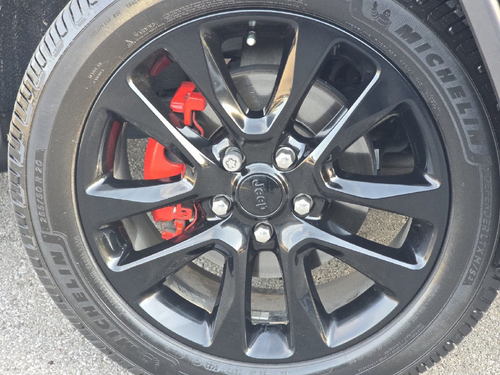 Used 2018 Jeep Grand Cherokee Altitude AWD/4WD image 10