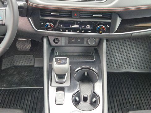 Certified 2025 Nissan Rogue SV AWD/4WD image 18