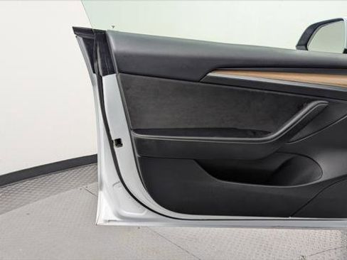 Used 2023 Tesla Model 3 Standard Range image 12