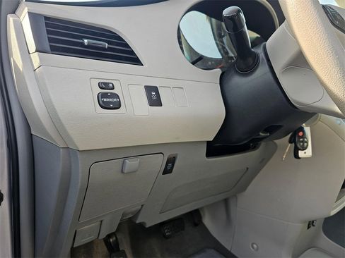 Used 2012 Toyota Sienna LE w/ Towing Pkg image 52
