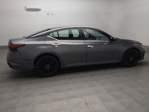 Used 2024 Nissan Altima 2.5 S FWD image 10