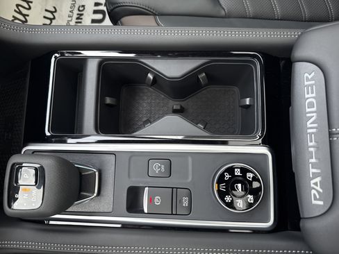 New 2025 Nissan Pathfinder Platinum image 37