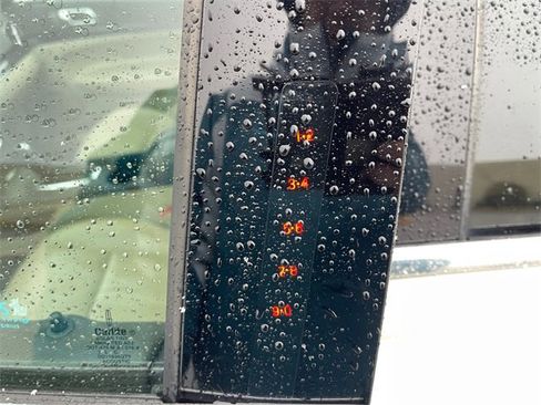 Used 2013 Lincoln MKT AWD image 28