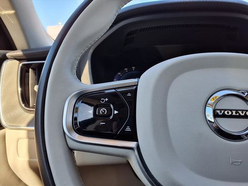 Certified 2023 Volvo XC60 B5 Ultimate w/ Climate Package image 28