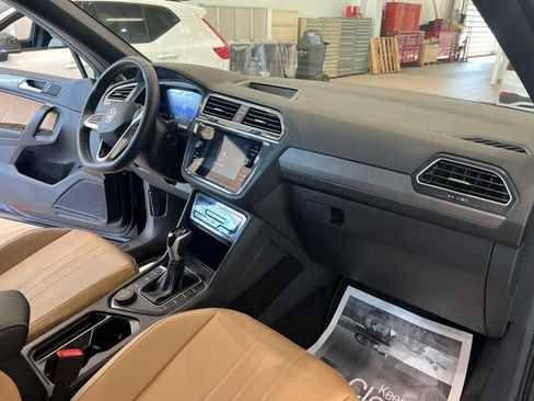 Used 2024 Volkswagen Tiguan SE AWD/4WD image 24