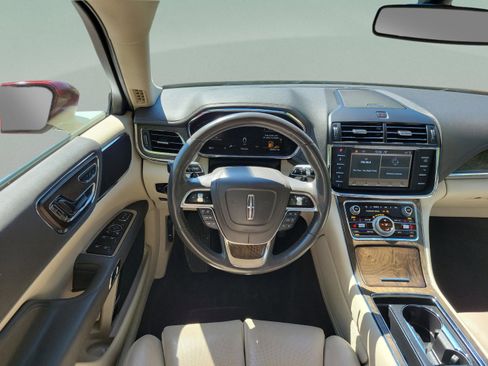 Used 2017 Lincoln Continental Select FWD image 23