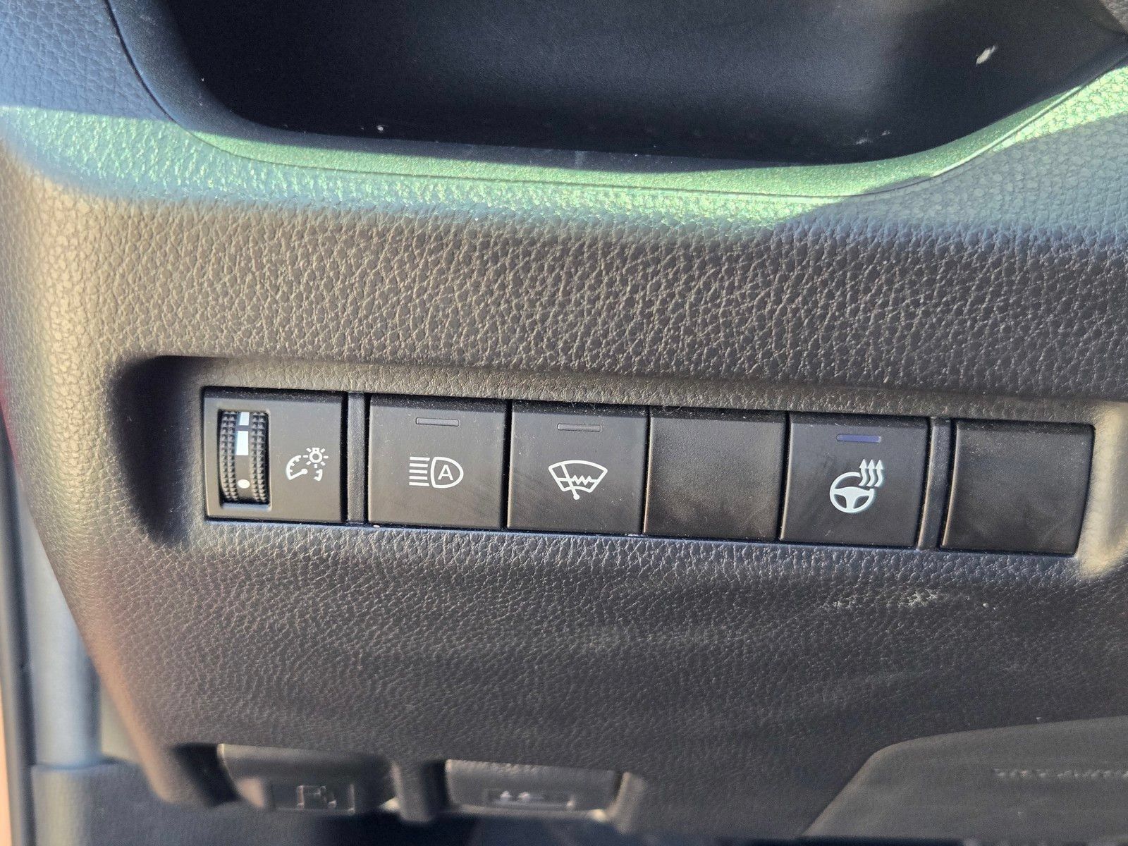Used 2021 Toyota RAV4 XLE w/ XLE Grade Weather Package AWD/4WD image 22