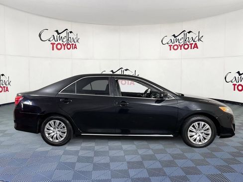 Used 2014 Toyota Camry LE image 9