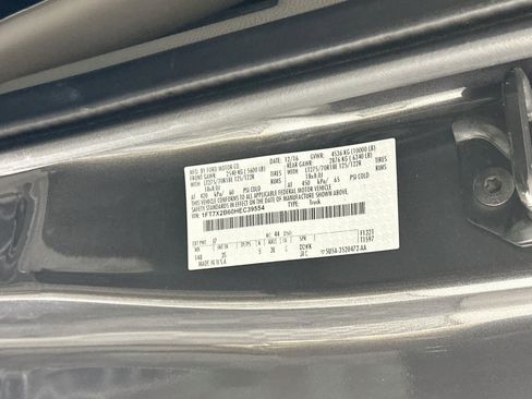 Used 2017 Ford F250 XLT w/ XLT Premium Package AWD/4WD image 12