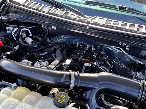 Used 2024 Ford Expedition XLT image 43