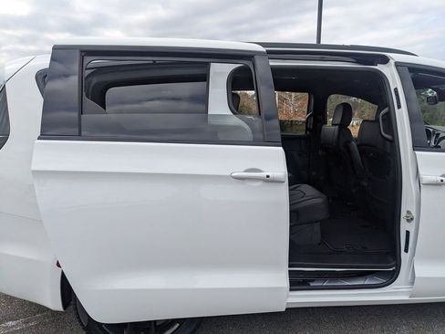 New 2026 Chrysler Pacifica Select image 55