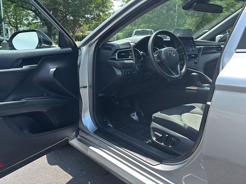 Used 2022 Toyota Camry LE FWD image 2
