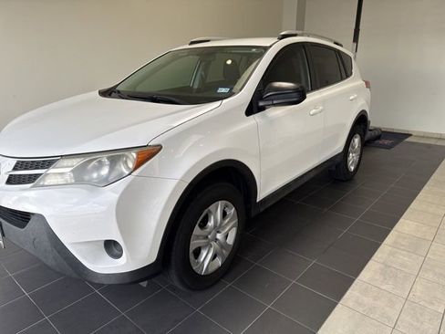 Used 2015 Toyota RAV4 LE FWD image 1