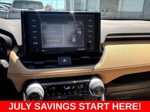 Used 2021 Toyota RAV4 LE AWD/4WD image 19