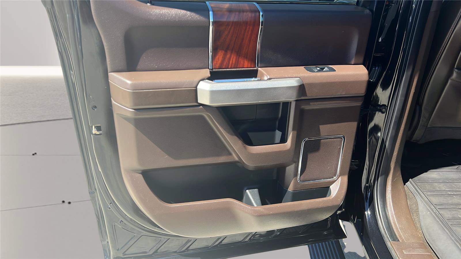 Used 2019 Ford F150 King Ranch w/ Equipment Group 601A Luxury AWD/4WD image 14