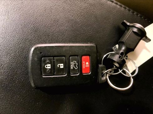 Used 2015 Toyota RAV4 Limited image 14