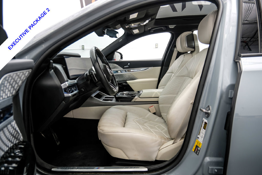 Used 2023 BMW i7 xDrive60 AWD/4WD image 4