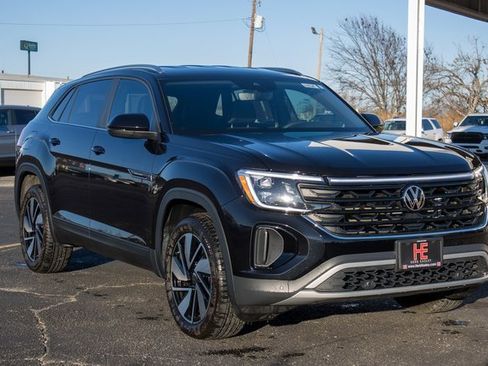 Used 2024 Volkswagen Atlas Cross Sport SE image 1