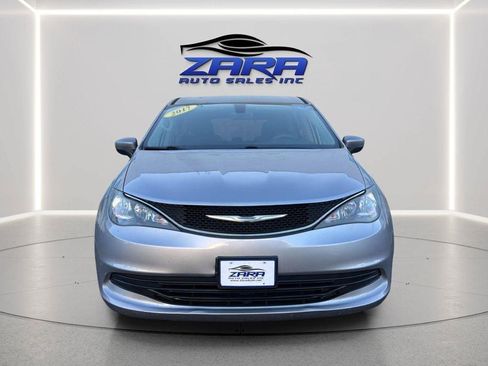 Used 2017 Chrysler Pacifica Touring FWD image 2