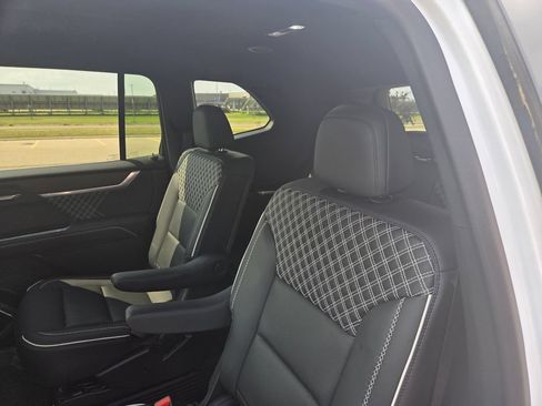 Used 2025 GMC Acadia Denali AWD/4WD image 47