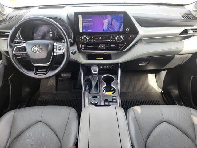 Used 2023 Toyota Highlander Platinum AWD/4WD image 24